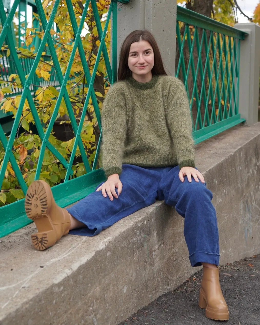Handknit Tonal Green Crew Neck Jumper - S/M