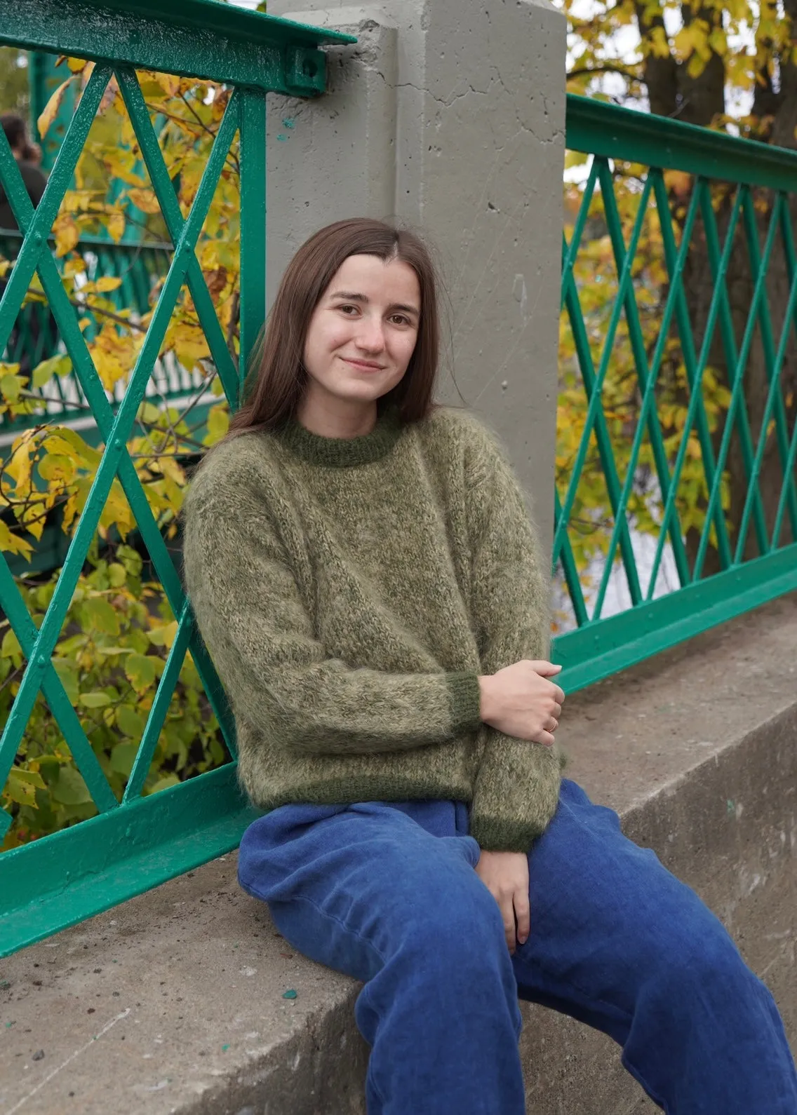 Handknit Tonal Green Crew Neck Jumper - S/M