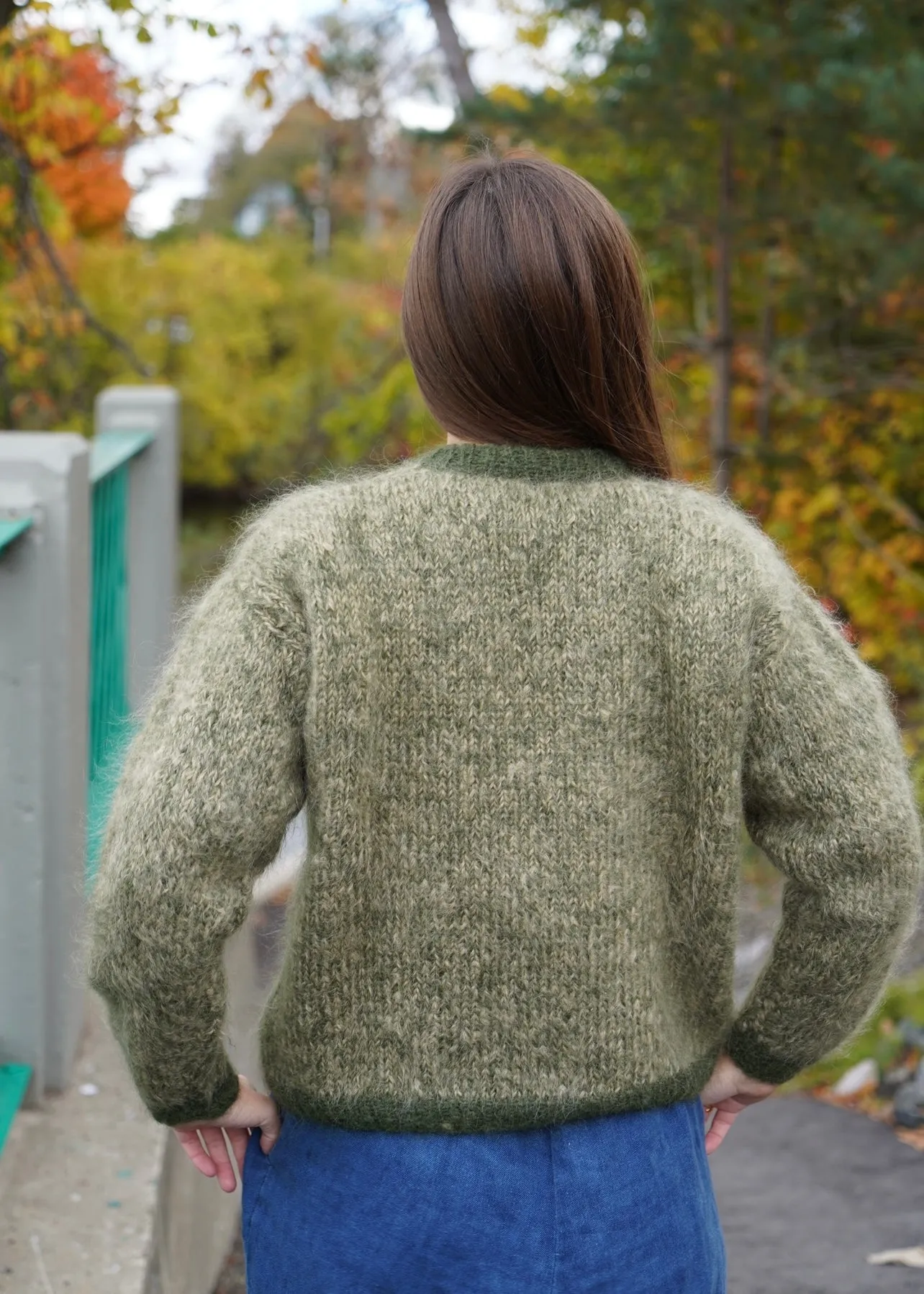 Handknit Tonal Green Crew Neck Jumper - S/M