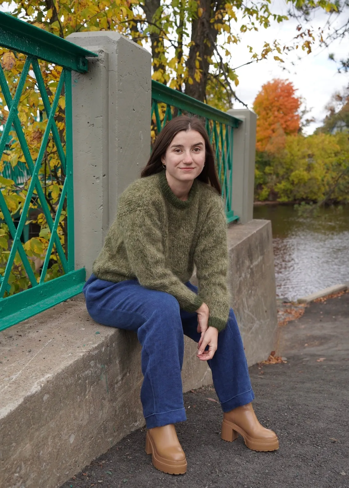 Handknit Tonal Green Crew Neck Jumper - S/M